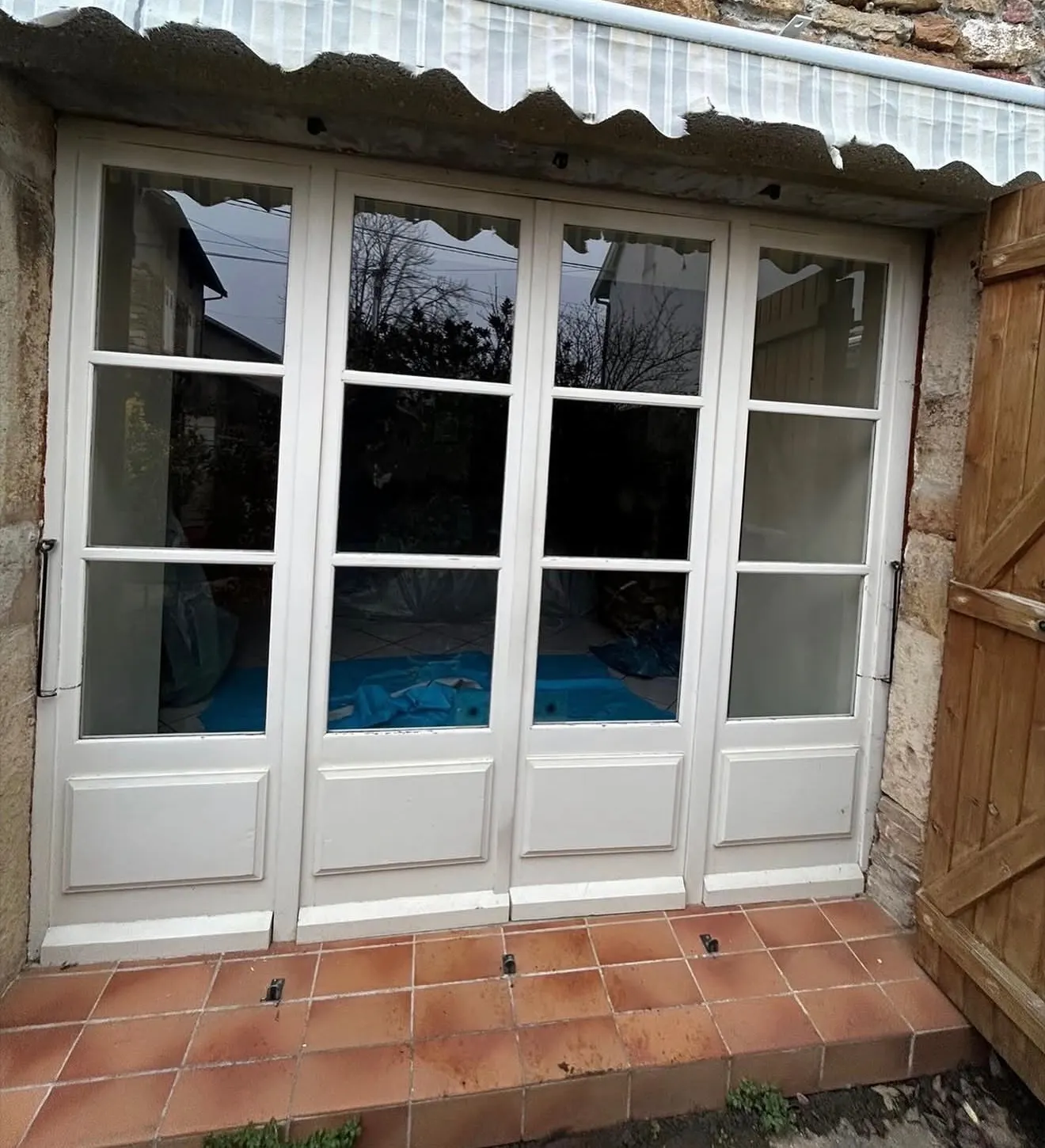 Avant : Pose d'un châssis coulissant PVC Normabaie